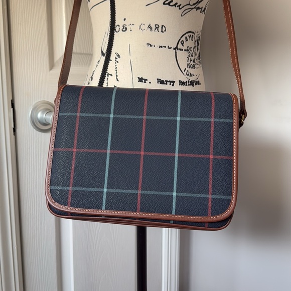 Burberry - Picture 2 of 16